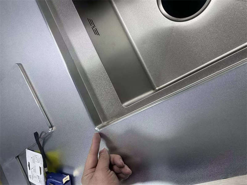 台麵工(gōng)藝,墊板為(wéi)雙麵鋼板內置航空蜂窩鋁,耐高(gāo)溫不變形