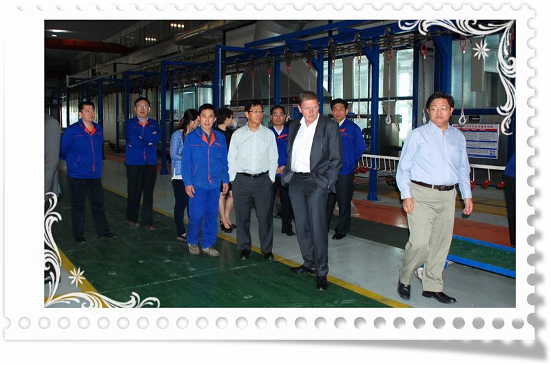 1 高（gāo）管視察噴漆生產（chǎn）線（xiàn）.jpg