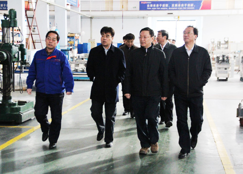 1-1、山東草莓视频网站:淄博市副(fù)市(shì)長劉曉(右二)到公司調研視察.jpg